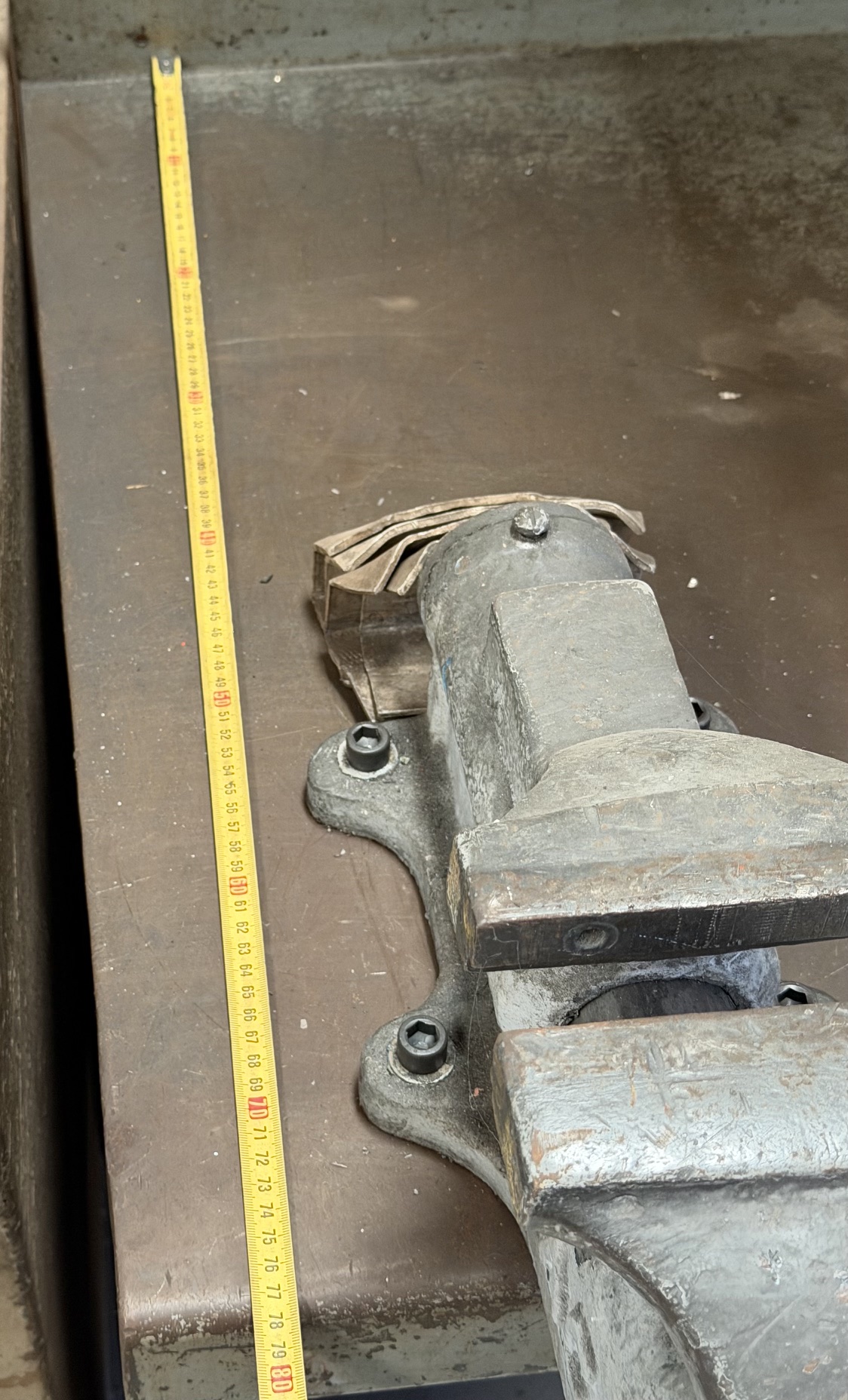 Heavy-Duty 2000 mm Metal Workbench with Acesa Bench Vice - Image 8
