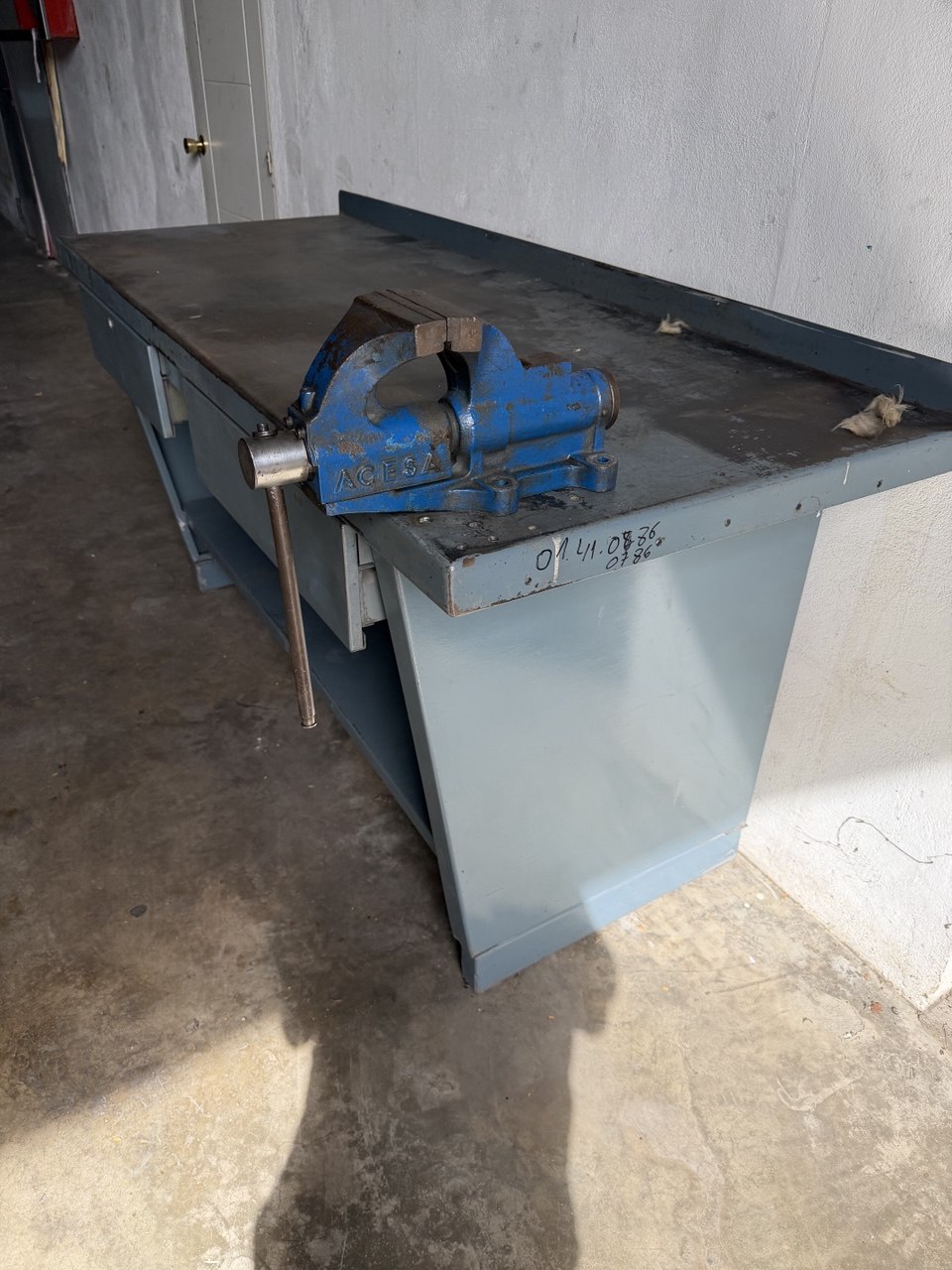 Heco Workbench 1990 mm with Two Drawers and Acesa Bench Vice - Image 9