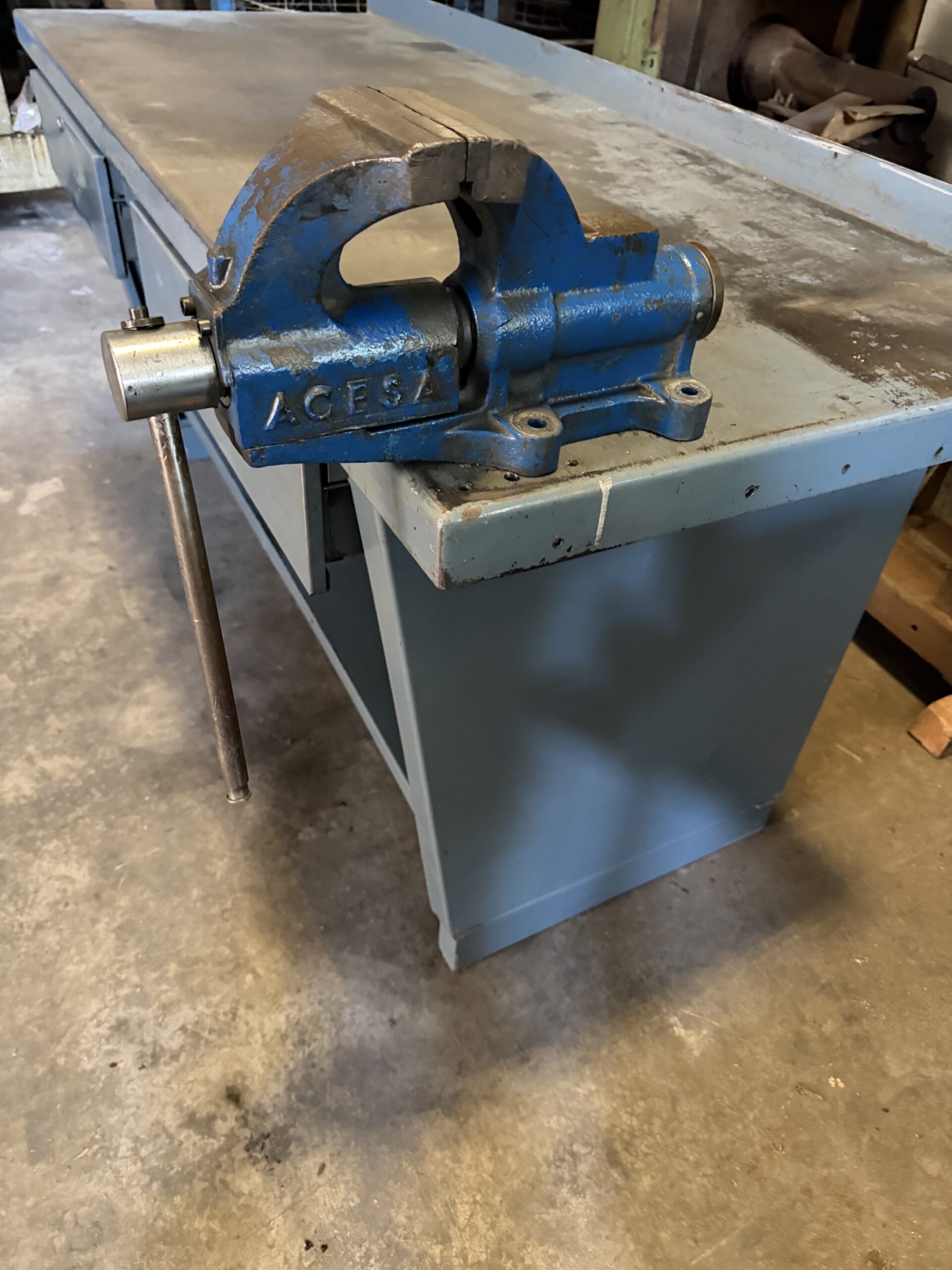 Banco de Trabajo Heco de 2000 mm con 2 Cajones y Tornillo de Banco - Imagen 3