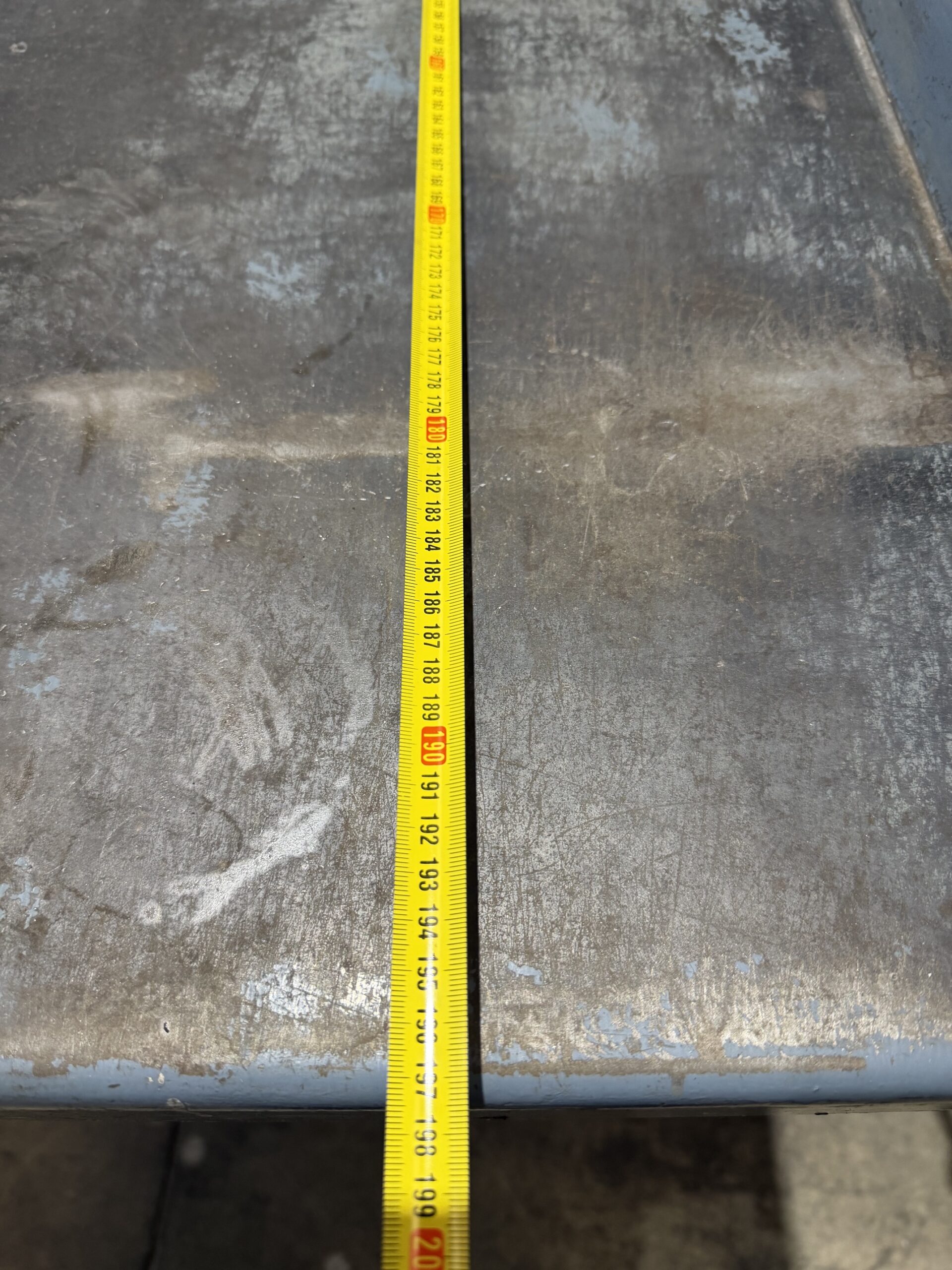 Banco de Trabajo Heco de 2000 mm con 2 Cajones y Tornillo de Banco - Imagen 8
