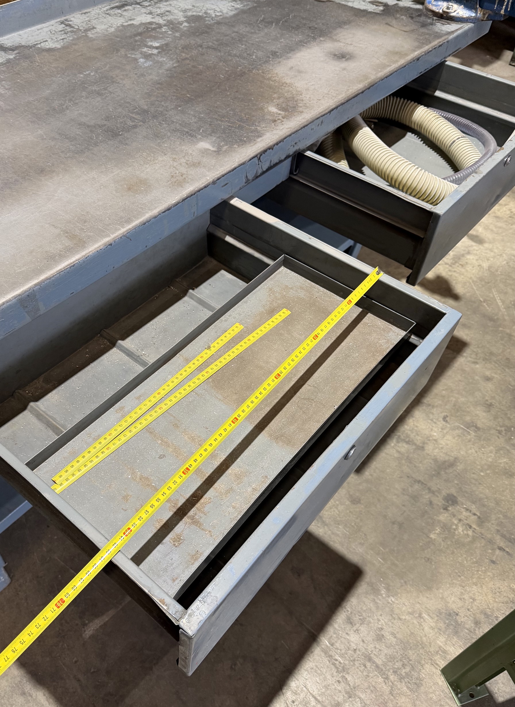 Banco de Trabajo Heco de 2000 mm con 2 Cajones y Tornillo de Banco - Imagen 11