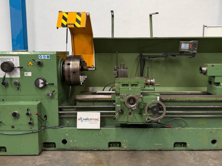 Gurutzpe Super AT 400/2000 Centre Lathe with Digital Readout