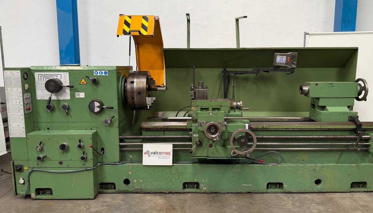 Gurutzpe Super AT 400/2000 Centre Lathe with Digital Readout
