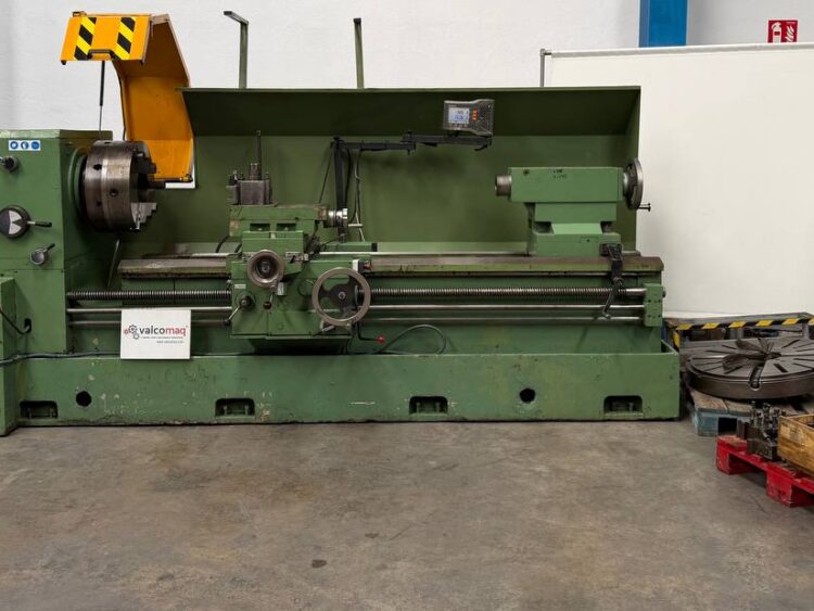Alternative view of Gurutzpe Super AT 400/2000 Centre Lathe with Digital Readout