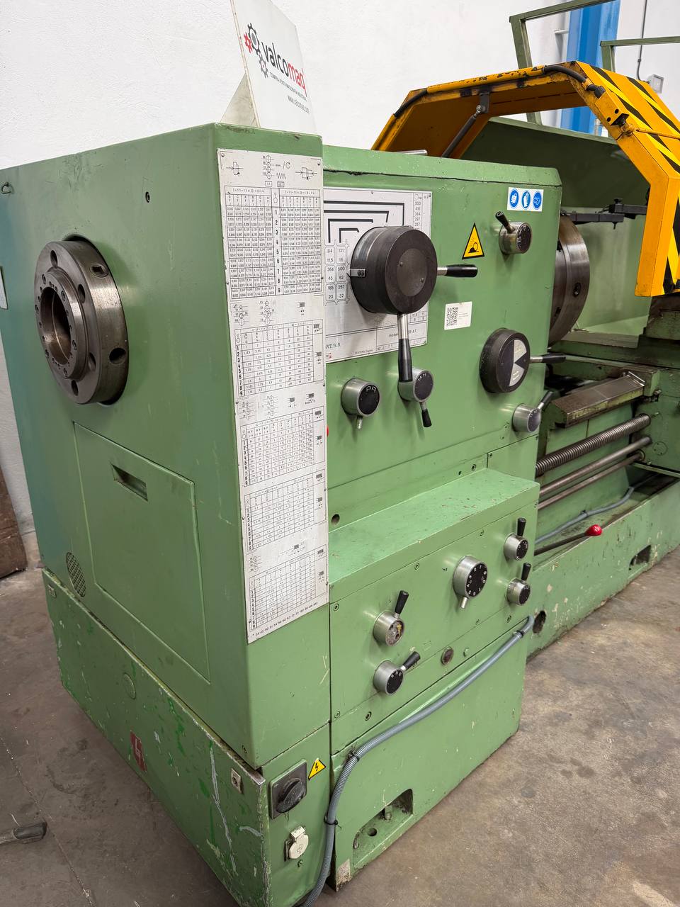 Gurutzpe Super AT 400/2000 Centre Lathe with Digital Readout - Image 4