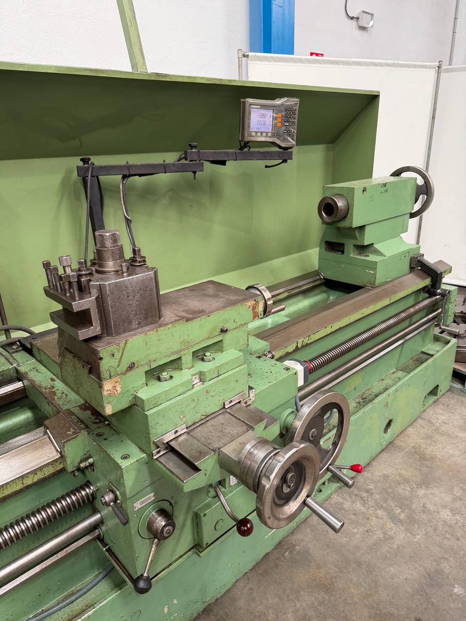 Gurutzpe Super AT 400/2000 Centre Lathe with Digital Readout - Image 8