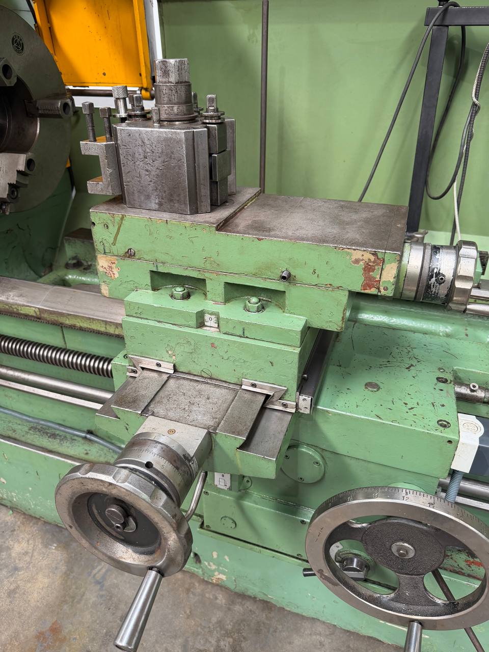 Gurutzpe Super AT 400/2000 Centre Lathe with Digital Readout - Image 9