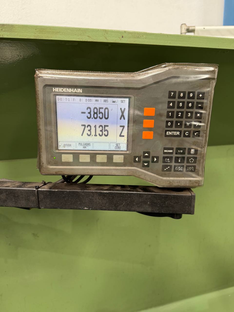 Gurutzpe Super AT 400/2000 Centre Lathe with Digital Readout - Image 10