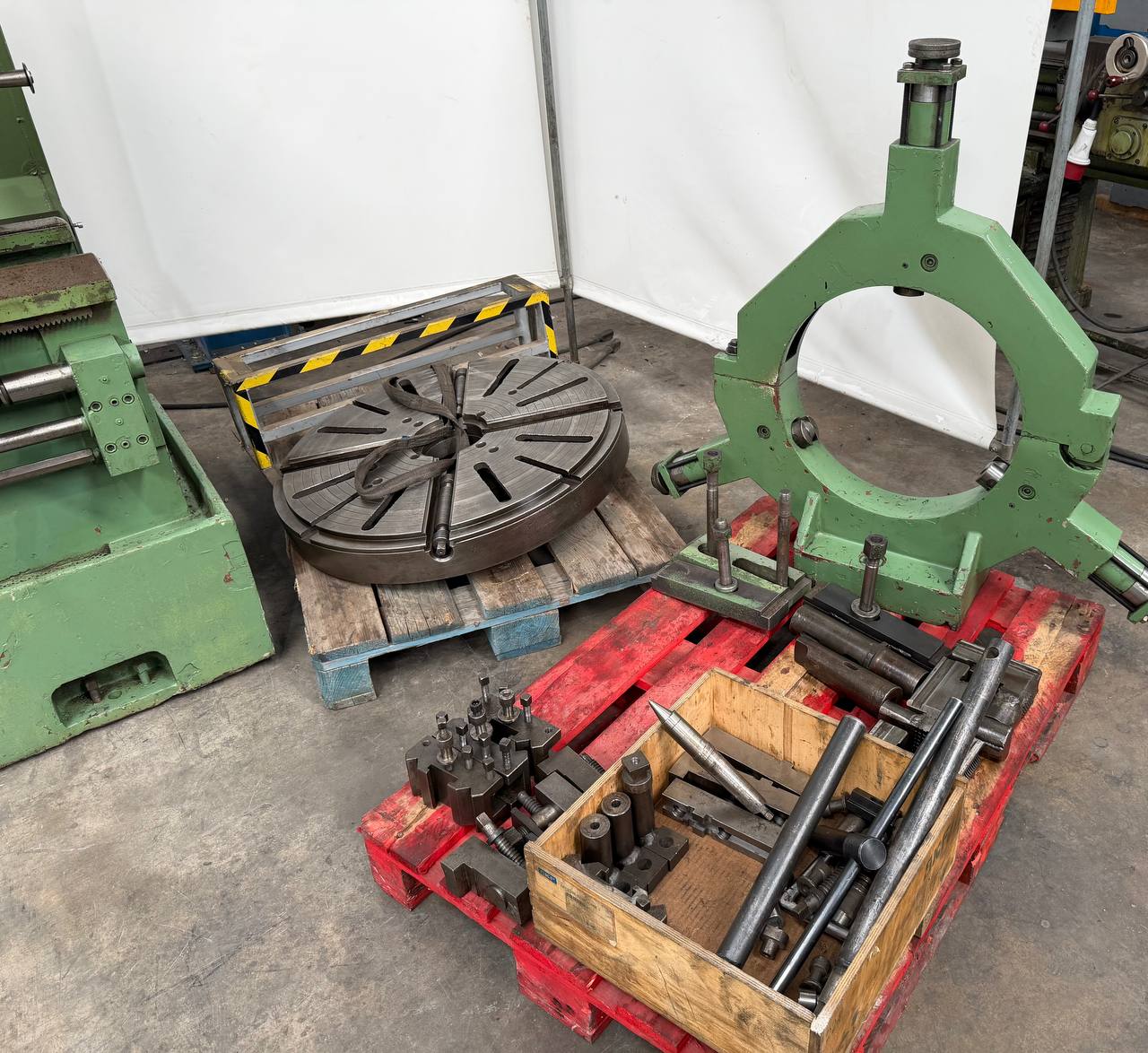Gurutzpe Super AT 400/2000 Centre Lathe with Digital Readout - Image 12