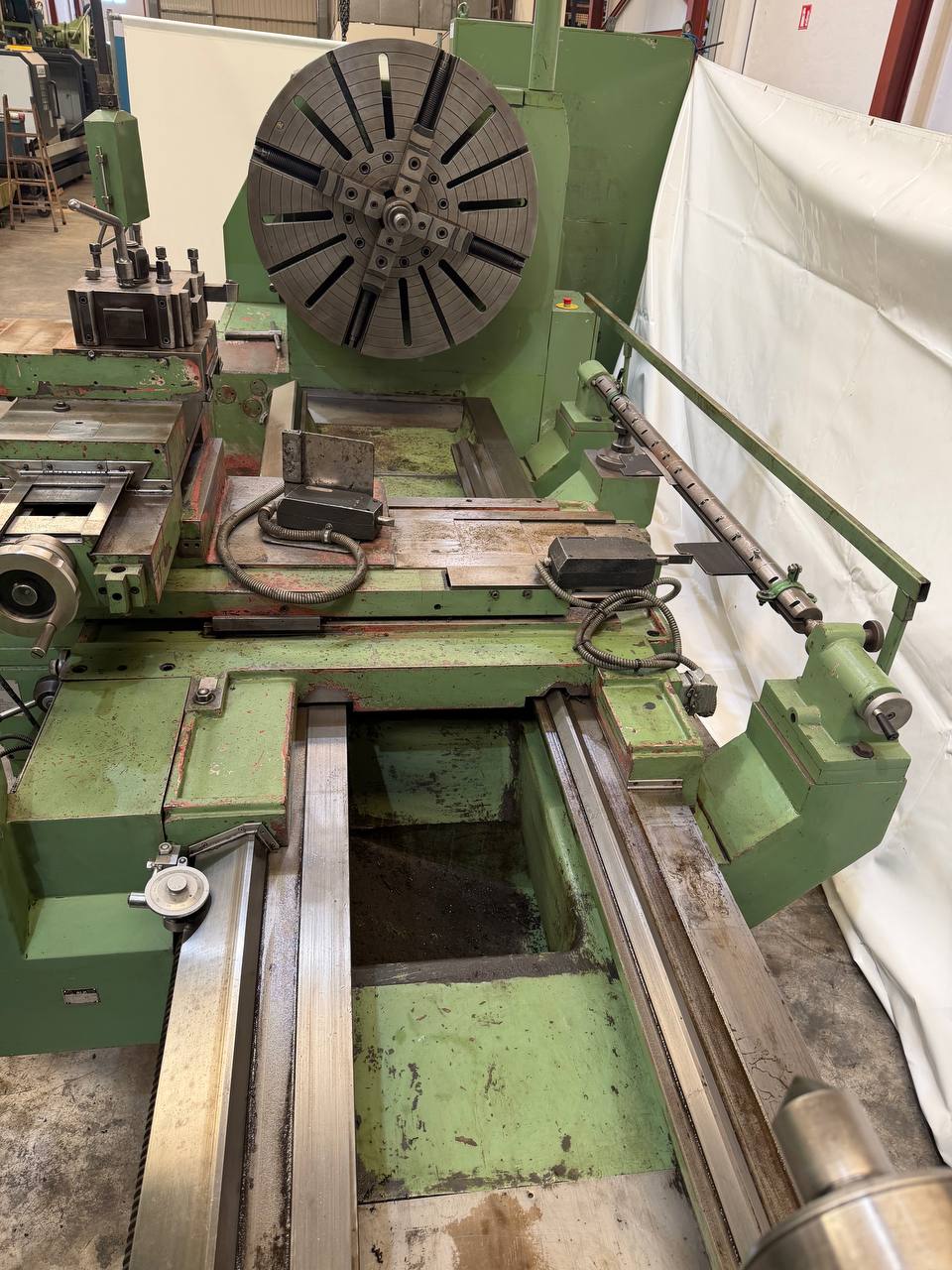 Gurutzpe Super BT 600 Centre Lathe 3000 mm with DRO and Copying Attachment - Image 6
