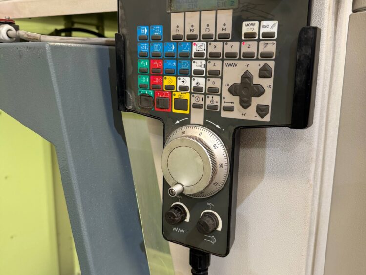 Cincinnati Arrow 2-1000 CNC Machining Centre with Siemens Acramatic 2100 - Image 9