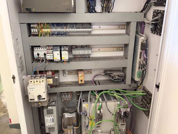 Cincinnati Arrow 2-1000 CNC Machining Centre with Siemens Acramatic 2100 - Image 12