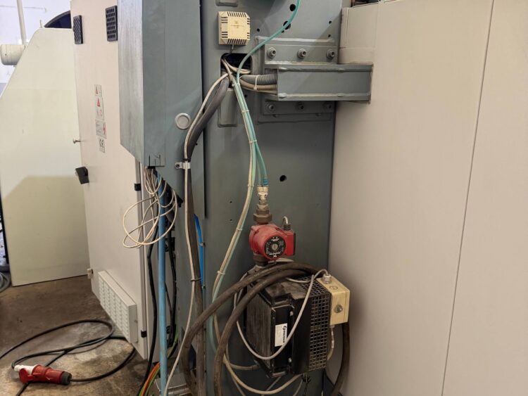 Cincinnati Arrow 2-1000 CNC Machining Centre with Siemens Acramatic 2100 - Image 16