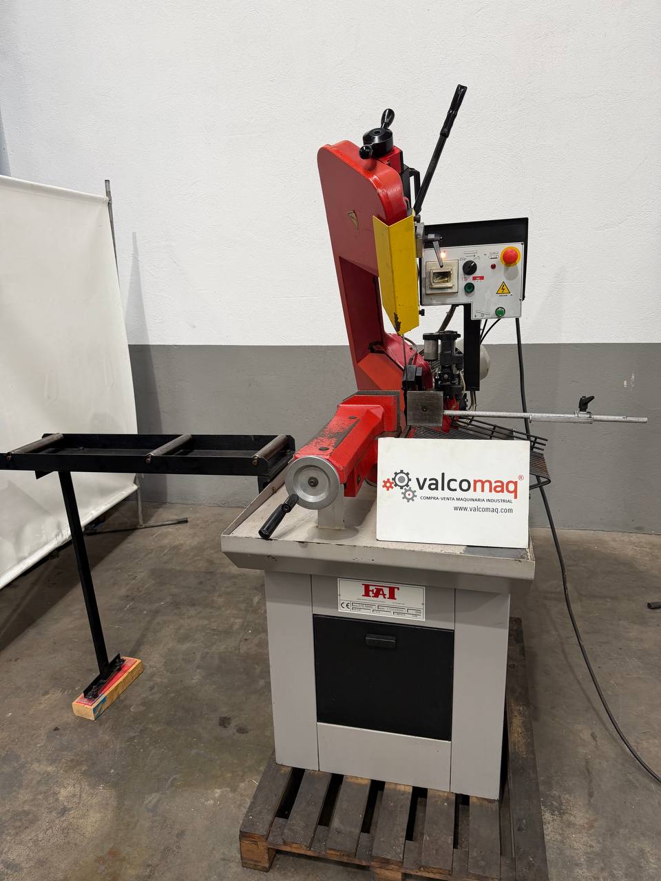Fat 270 Manual Bandsaw with Roller Tables