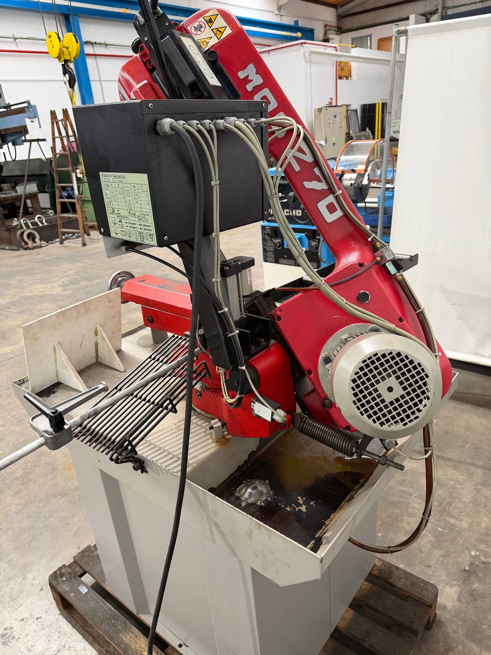 Fat 270 Manual Bandsaw with Roller Tables - Image 6