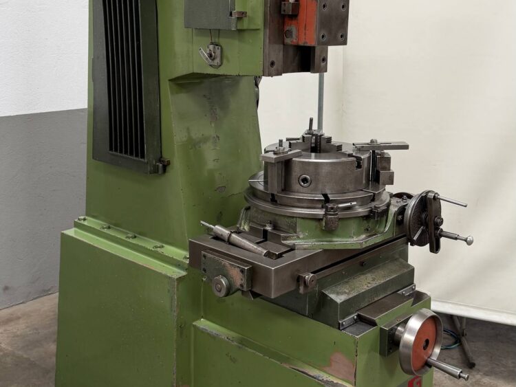 Alternative view of Urpe M-300 G Slotting Machine with Tilting Head and Manual Dividing Head