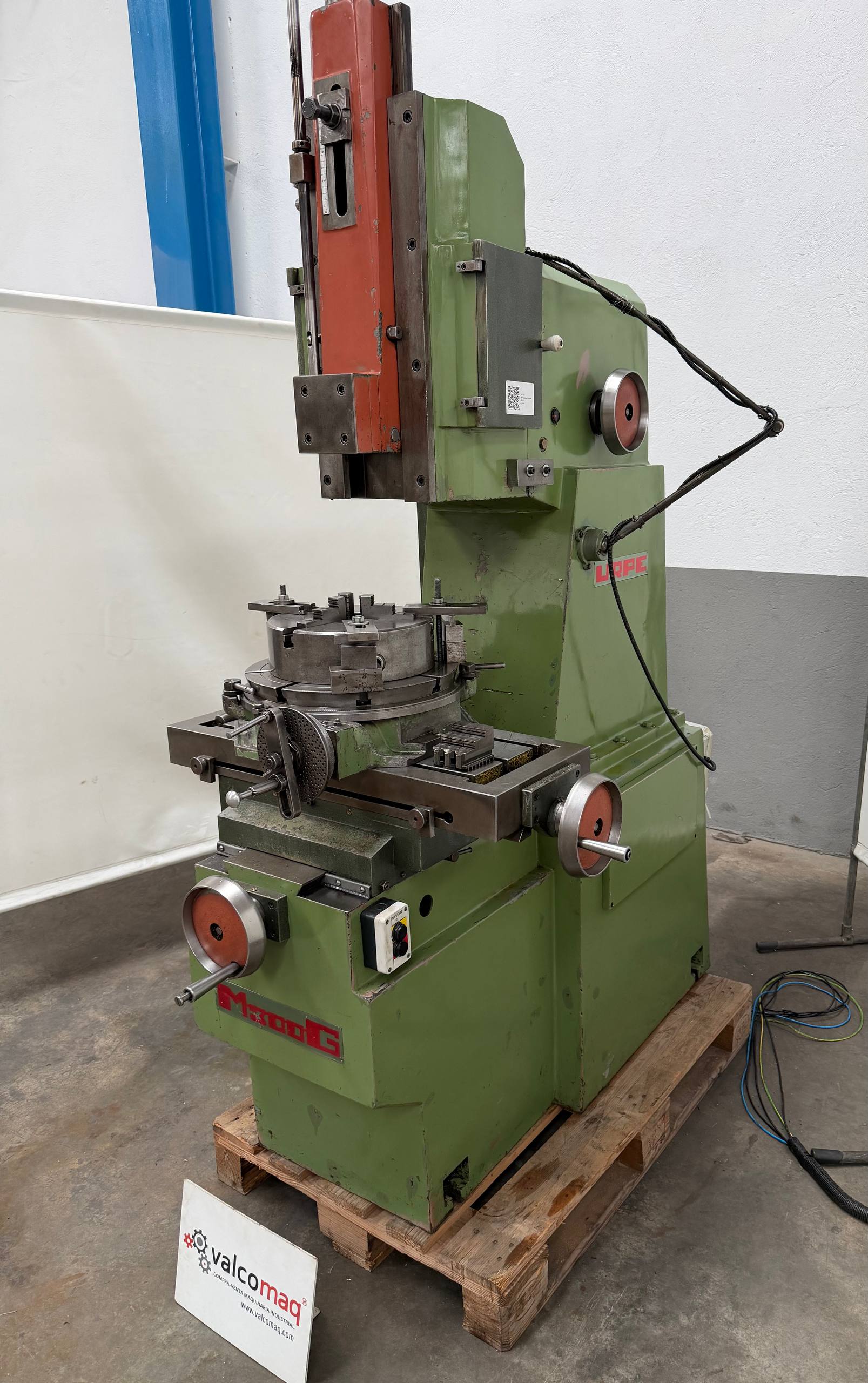 Urpe M-300 G Slotting Machine with Tilting Head and Manual Dividing Head - Image 3