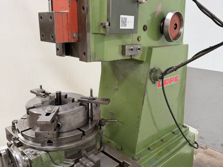 Urpe M-300 G Slotting Machine with Tilting Head and Manual Dividing Head - Image 4