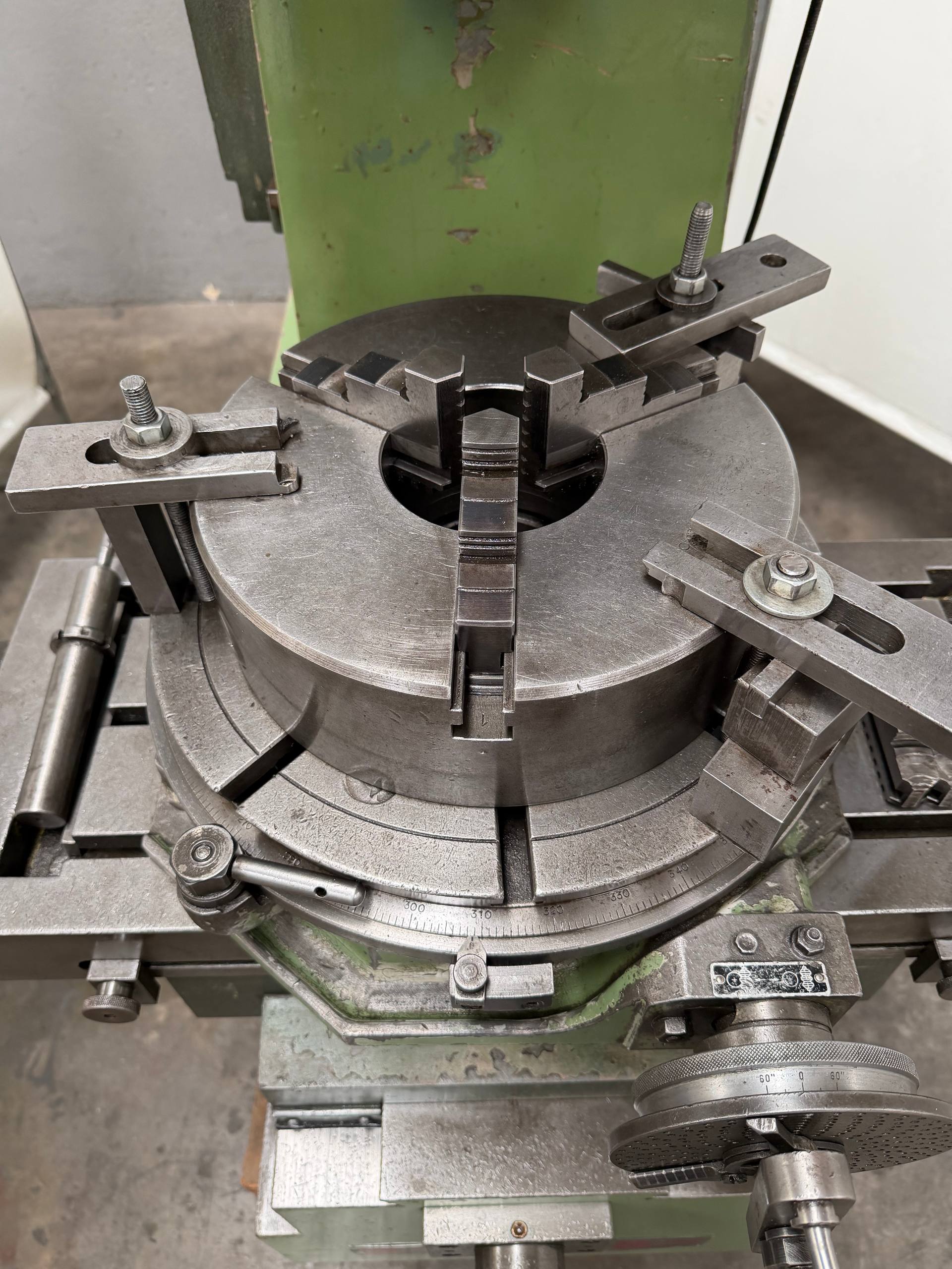 Urpe M-300 G Slotting Machine with Tilting Head and Manual Dividing Head - Image 6