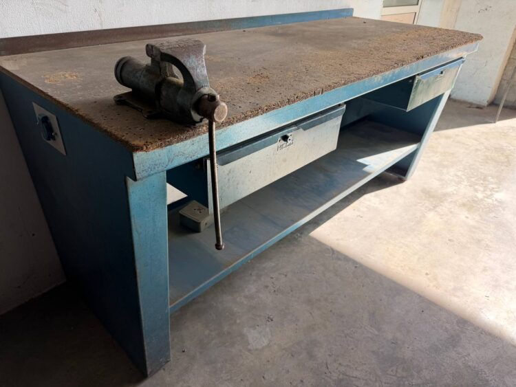 Heco Workbench 2000 mm with Two Drawers and Bench Vice - Image 3