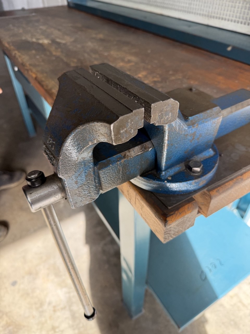 Heco Workbench 2000 mm with Tool Cabinet and Acesa Bench Vice - Image 13