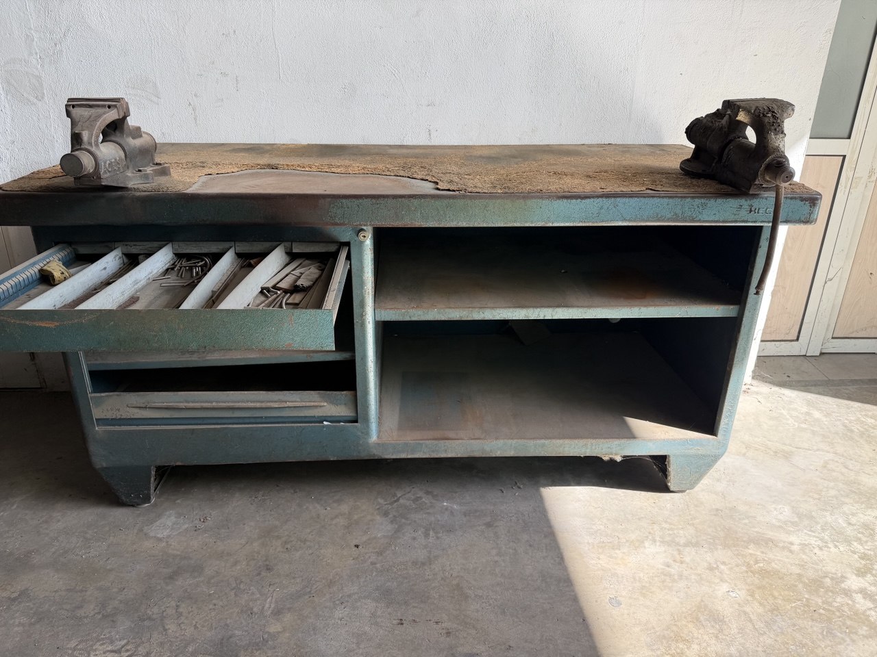Heavy-Duty Heco Workbench 1800 mm with Two Bench Vices - Image 2