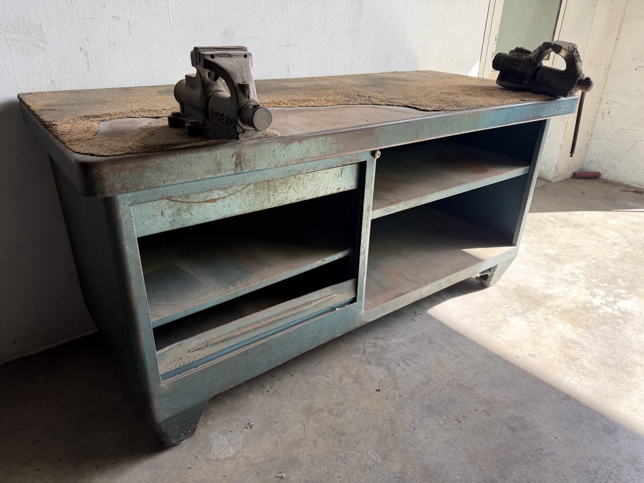 Heavy-Duty Heco Workbench 1800 mm with Two Bench Vices - Image 3