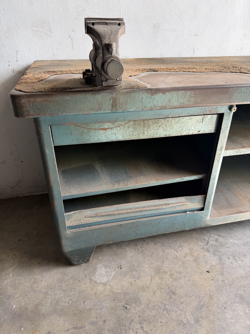 Heavy-Duty Heco Workbench 1800 mm with Two Bench Vices - Image 4