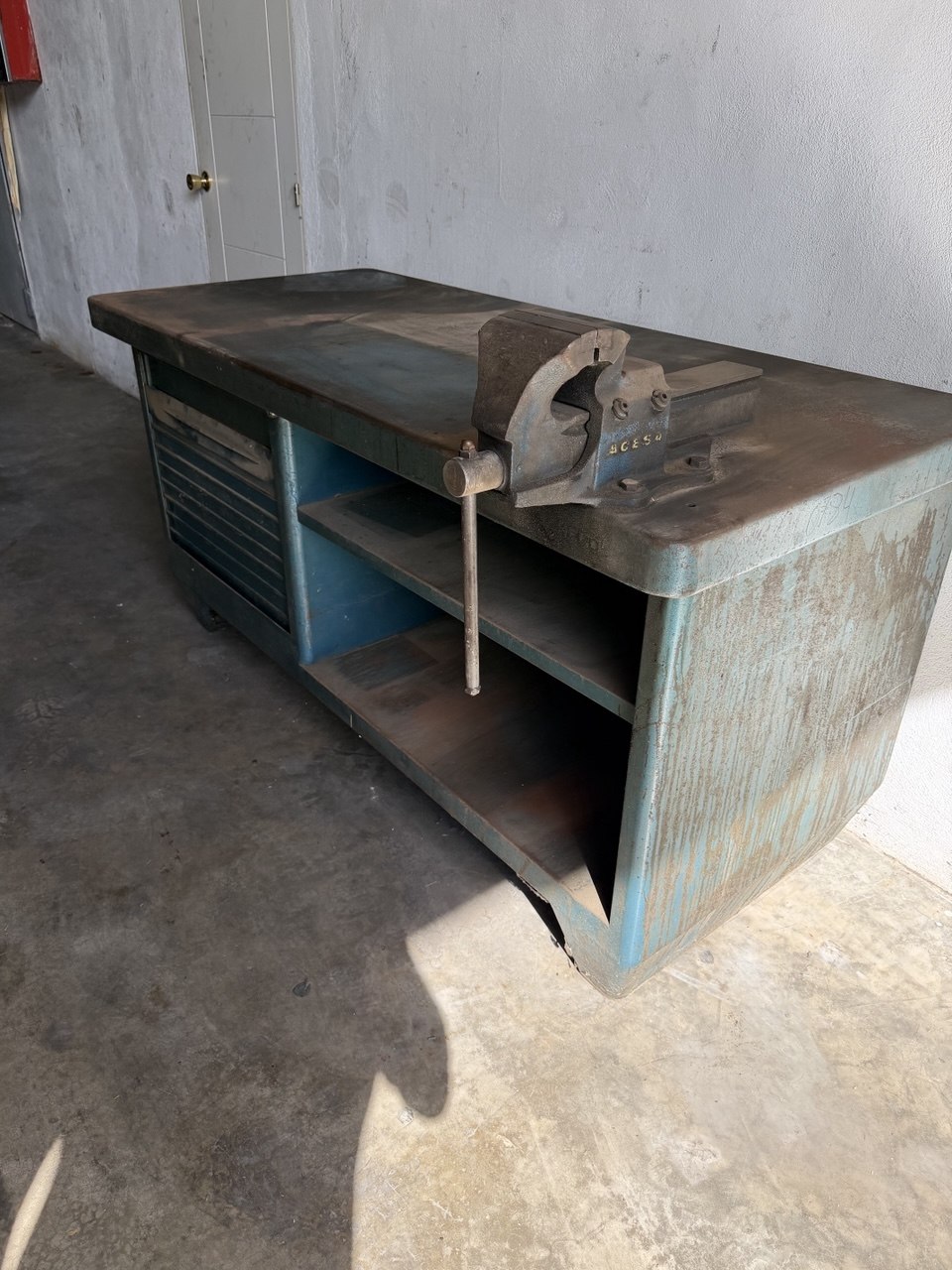 Heavy-Duty Heco Workbench 1800 mm with Acesa Bench Vice - Image 4