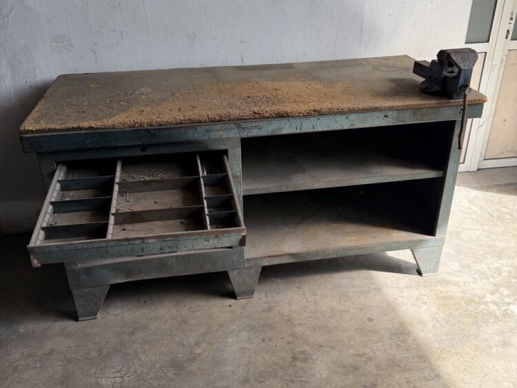 Alternative view of Heavy-Duty Heco Workbench 1830 mm with Acesa Bench Vice