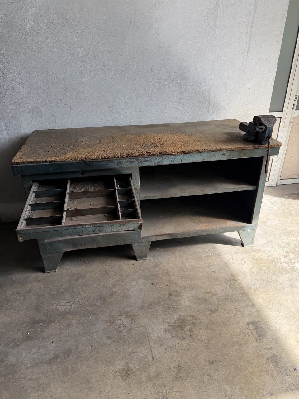 Heavy-Duty Heco Workbench 1830 mm with Acesa Bench Vice - Image 2