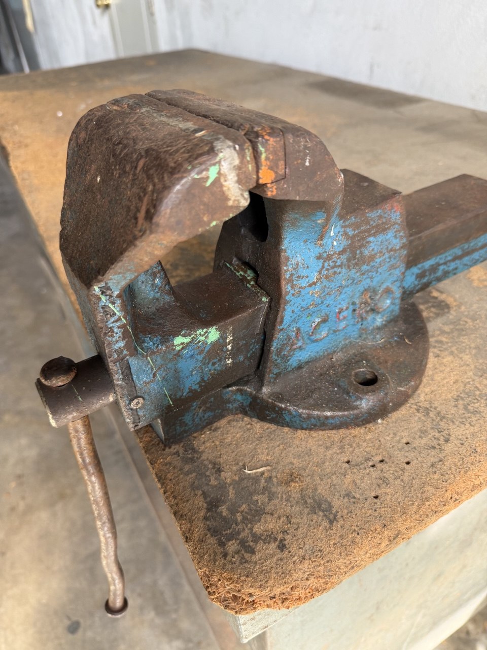 Heavy-Duty Heco Workbench 1830 mm with Acesa Bench Vice - Image 9